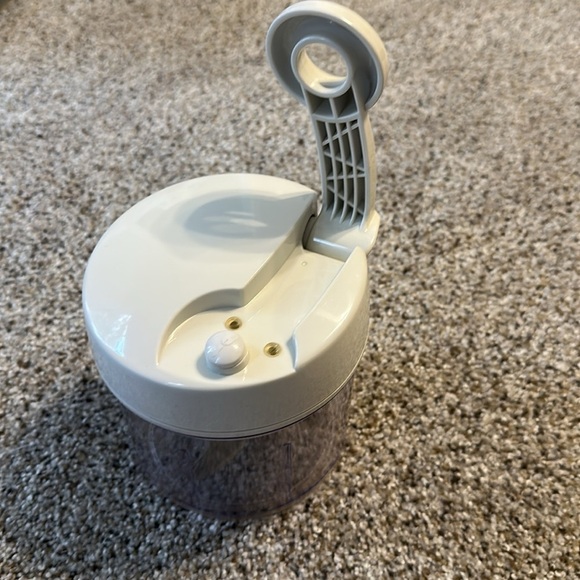 Pampered Chef Manual Food Processor, Like New - Picture 5 of 9